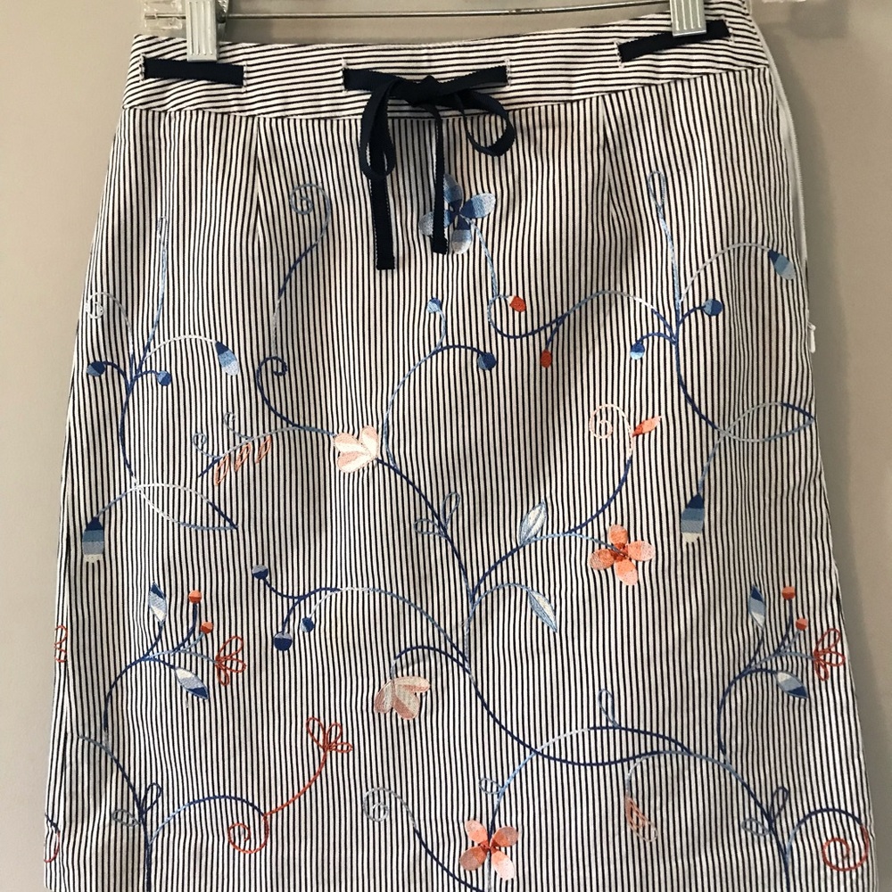 Talbots seersucker embroidered skirt